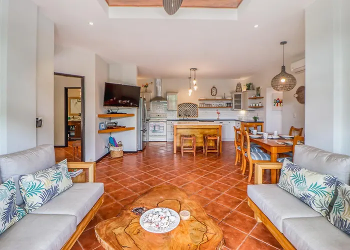 Walk To Ocean! Flamingo W/ Pool Access Hébergement de vacances