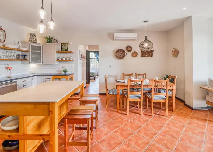 Walk To Ocean! Flamingo W/ Pool Access *