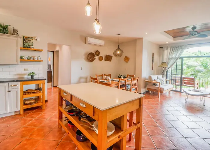 Walk To Ocean! Flamingo W/ Pool Access *