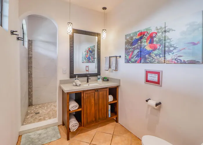 Walk To Ocean! Flamingo W/ Pool Access *