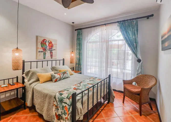 Walk To Ocean! Flamingo W/ Pool Access *