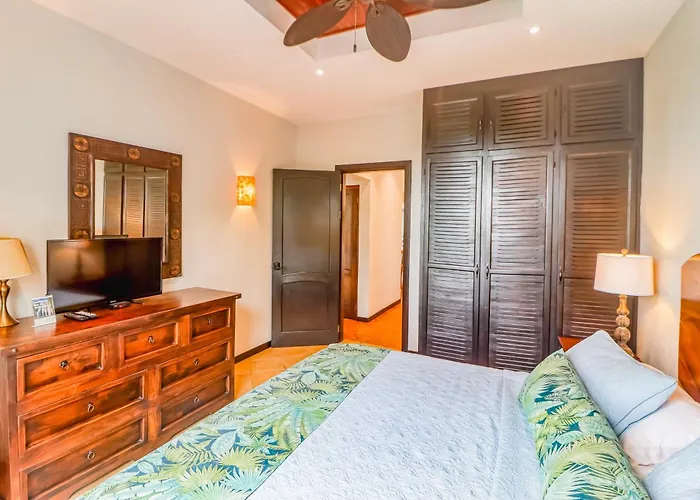 Walk To Ocean! Flamingo W/ Pool Access Playa Flamingo