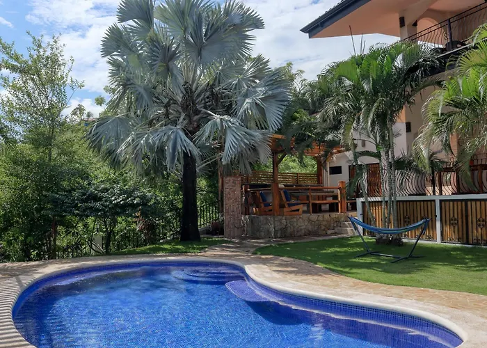 Walk To Ocean! Flamingo W/ Pool Access