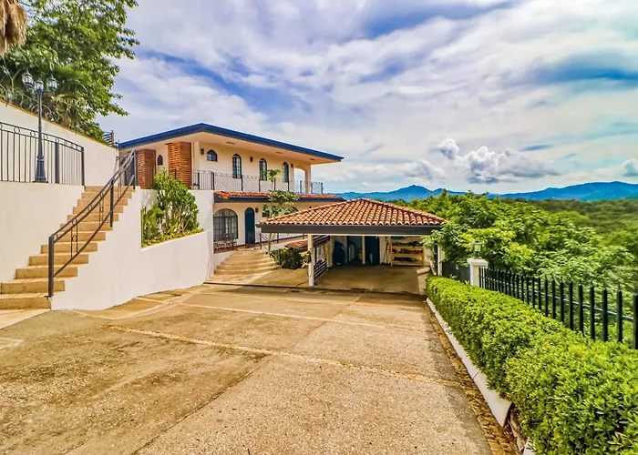 Walk To Ocean! Flamingo W/ Pool Access *